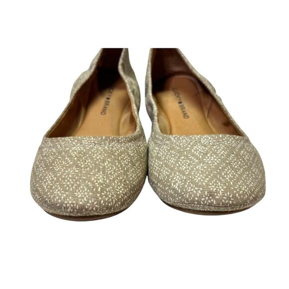 Lucky Brand | Women's Emmie Closed Toe Slide Flats, Cobblestone, Ballet Flats - Picture 2 of 10